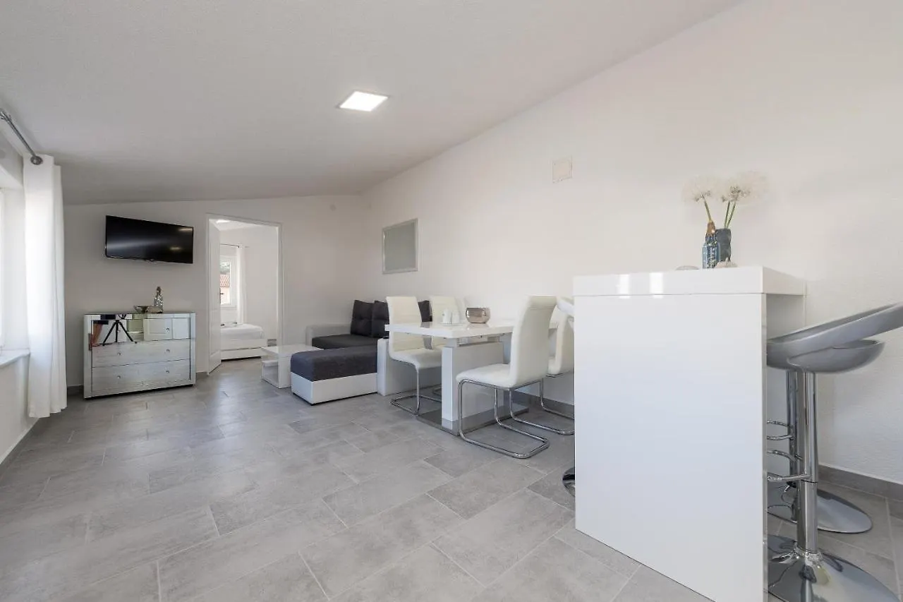 דירה ויר Villa Karmen - Poolhouse