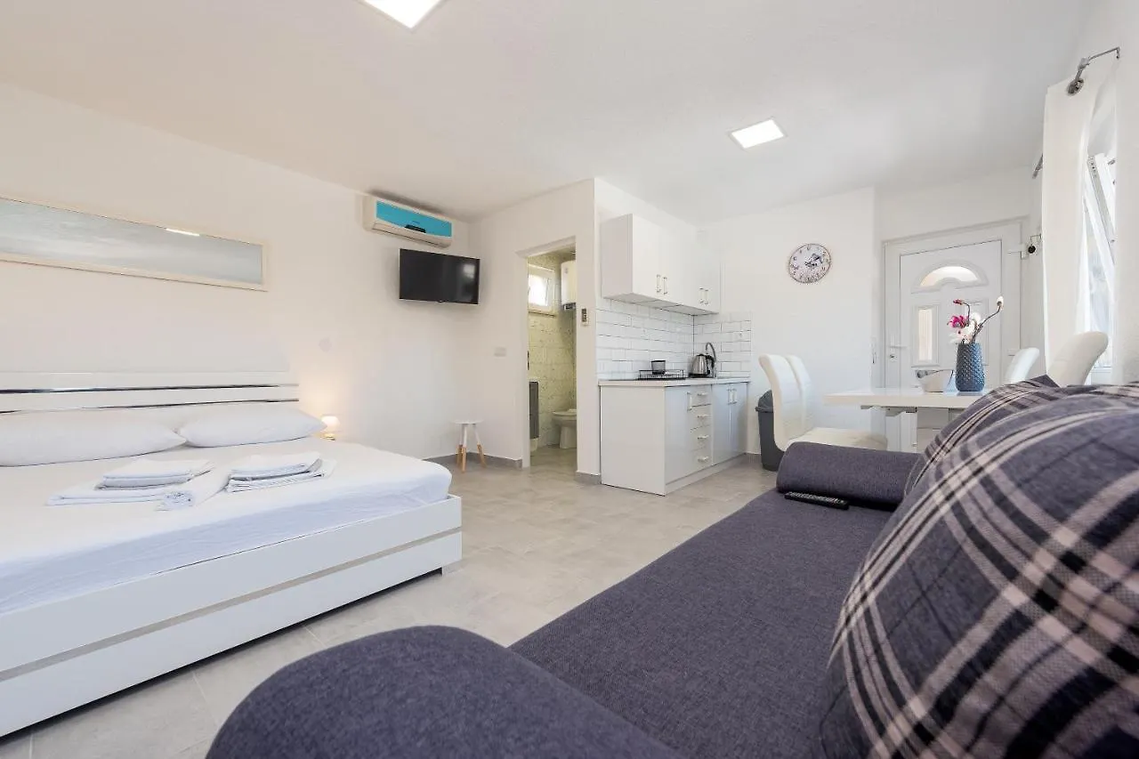 Apartman Villa Karmen - Poolhouse Vir