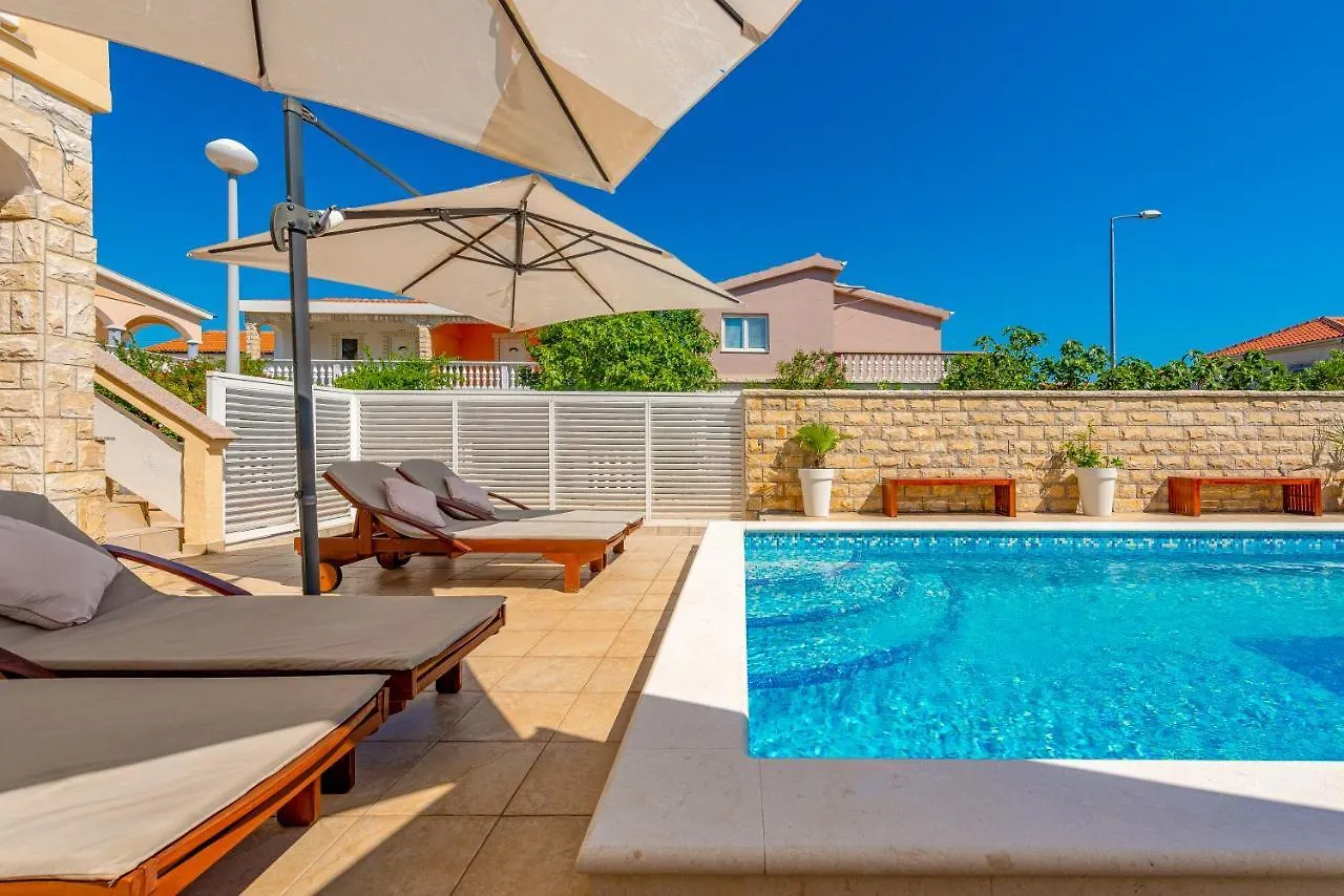 ויר Villa Karmen - Poolhouse 0*,  קרואטיה