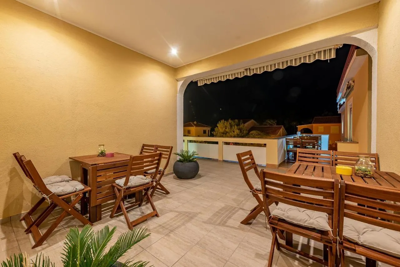 ויר Villa Karmen - Poolhouse 0*,