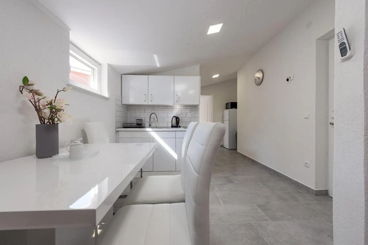 ויר Villa Karmen - Poolhouse