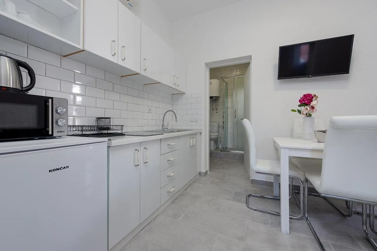 Apartman Villa Karmen - Poolhouse Vir